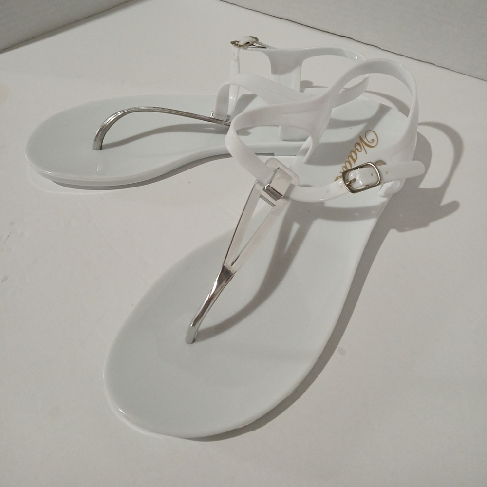 Voda White Thong-style Sandals 9M